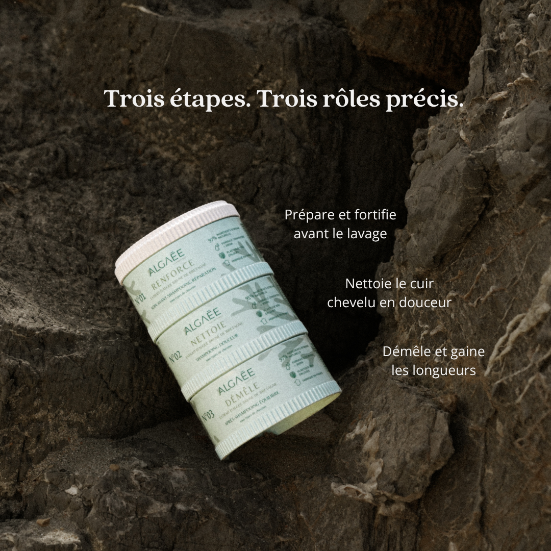 Les trois rôles de la routine ALGAÉE : renforcer, nettoyer et démêler les cheveux.