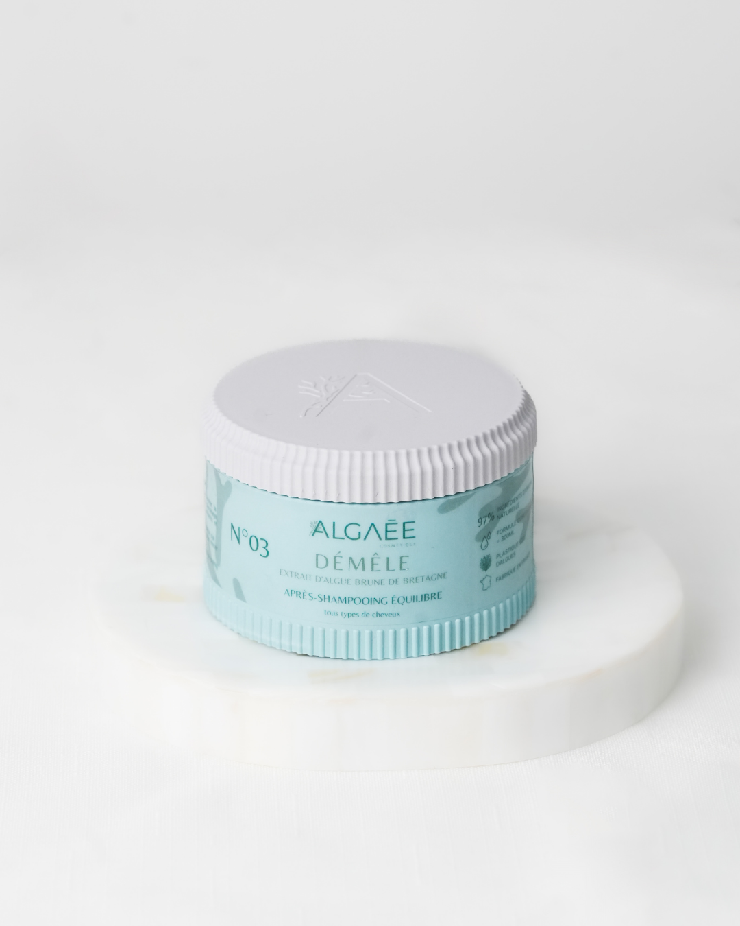 après-shampooing naturel ALGAÉE aux algues pour démêler et nourrir les cheveux. Aux propriétés : hydratante, régénérante, nourrissante, démêlante, anti-frisottis, contrôle du volume et définition des boucles