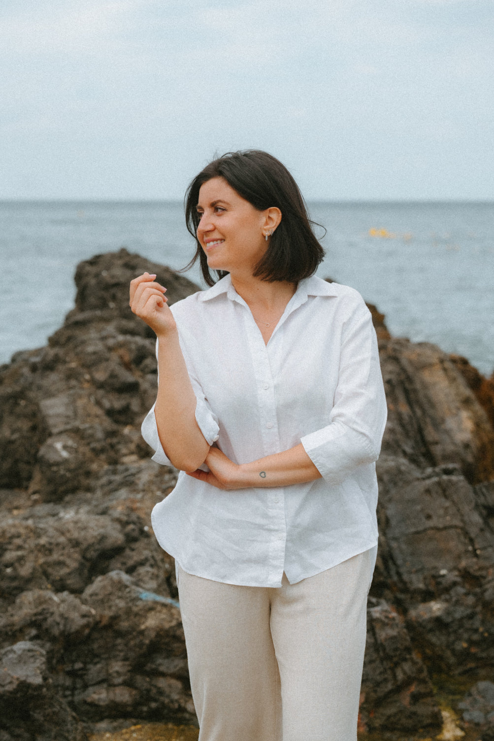 Ingénieure en Biotechnologie et passionnée d'innovation cosmétique. Elle a voulu créer la routine cheveu qu'elle n'avait jamais trouvée. Une routine capillaire, naturelle, innovante sans compromis. La beauté capillaire sur la même longueur d'algue. Image