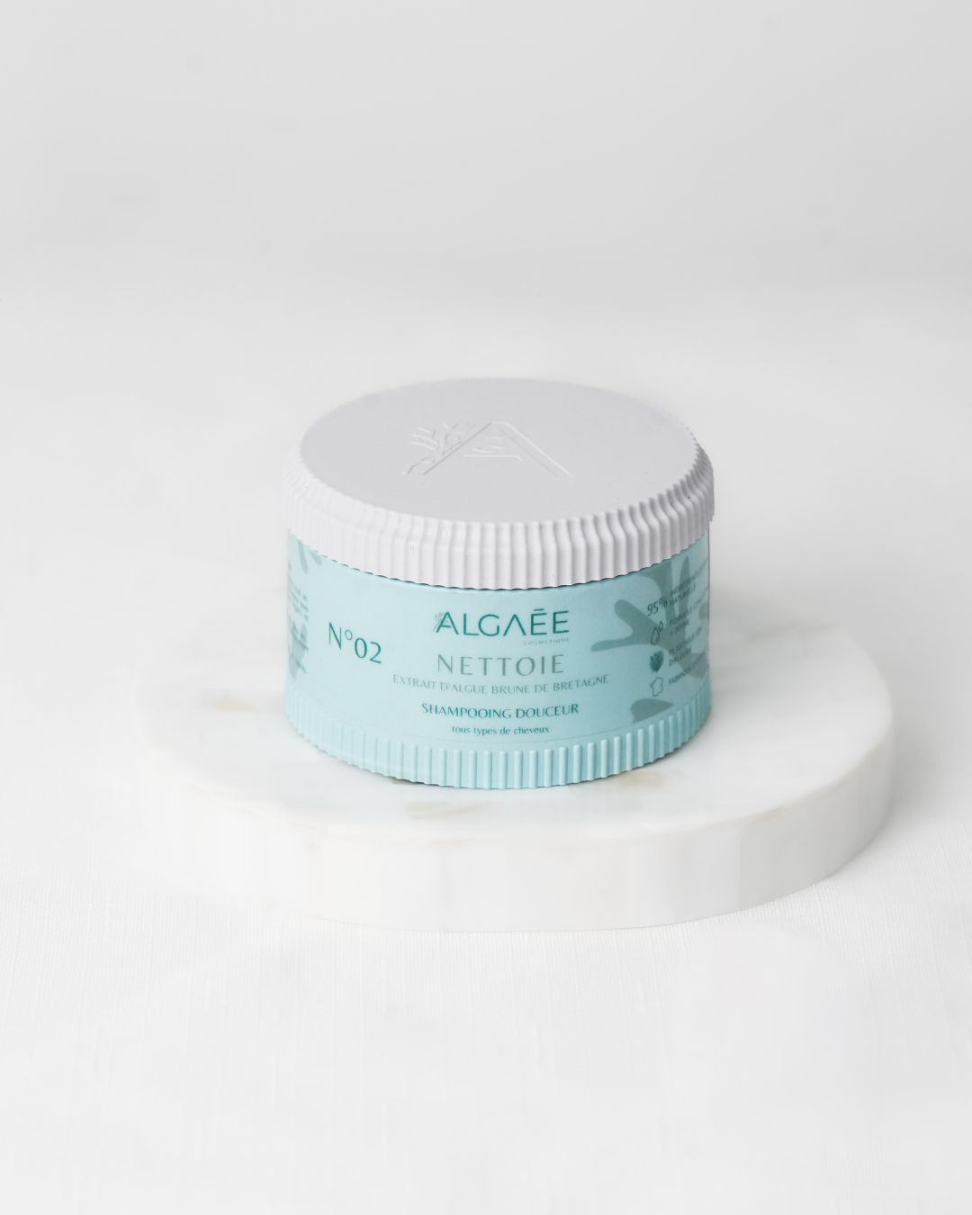 shampooing naturel aux algues ALGAÉE pour nettoyer et adoucir les cheveux sans silicone et sans sulfate. Aux propriétés : hydratante, régénérante, nourrissante, démêlante, anti-frisottis, contrôle du volume et définition des boucles