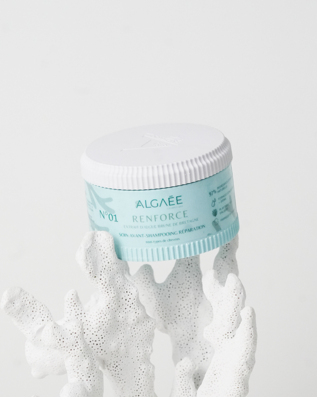 soin avant shampooing naturel concentré ALGAÉE réparation aux algues pour renforcer les cheveux sans sulfates et sans silicones. Aux propriétés : hydratante, régénérante, nourrissante, démêlante, anti-frisottis, contrôle du volume et définition des boucles